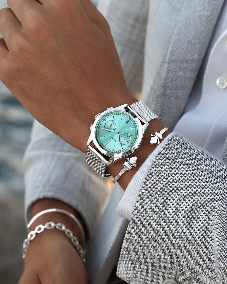 A round mens watch in rhodium-plated silver from Waldor & Co. with turquoise sunray dial and a second hand. Seiko movement. The model is Chrono 39 Sardinia 39mm.