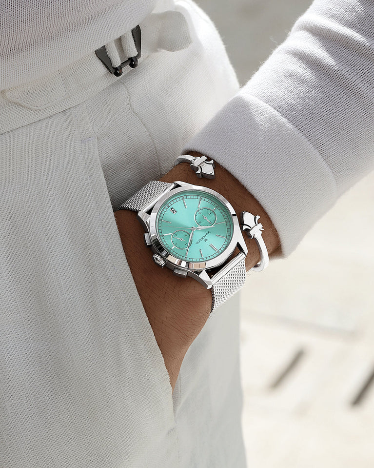 A round mens watch in rhodium-plated silver from Waldor & Co. with turquoise sunray dial and a second hand. Seiko movement. The model is Chrono 39 Sardinia 39mm.