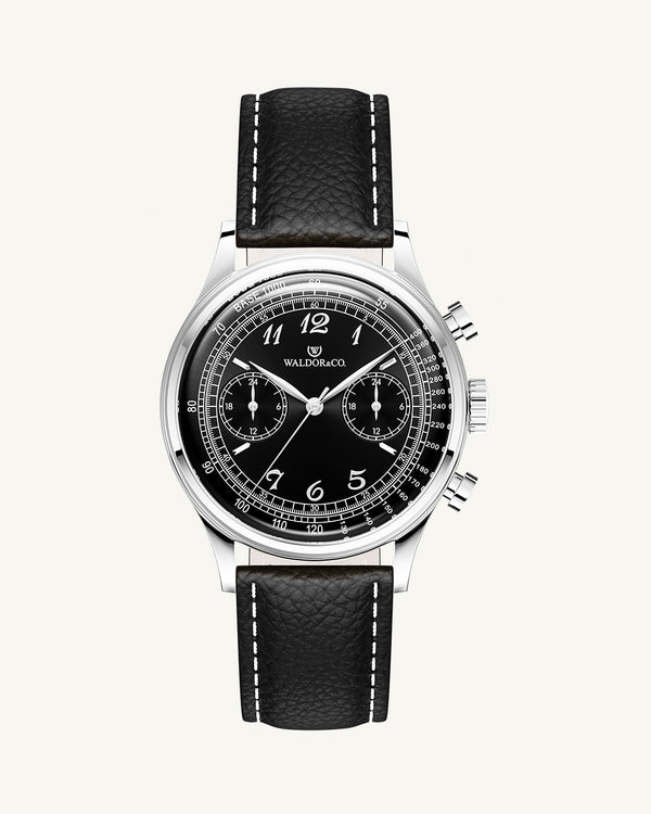 A round mens watch in Rhodium-plated 316L stainless from Waldor & Co. with black sunray dial. Curved mineral glass with 5 layers anti-reflective coating. Seiko VD32 movement. Genuine leather strap. The model is Avant 39 Eze.