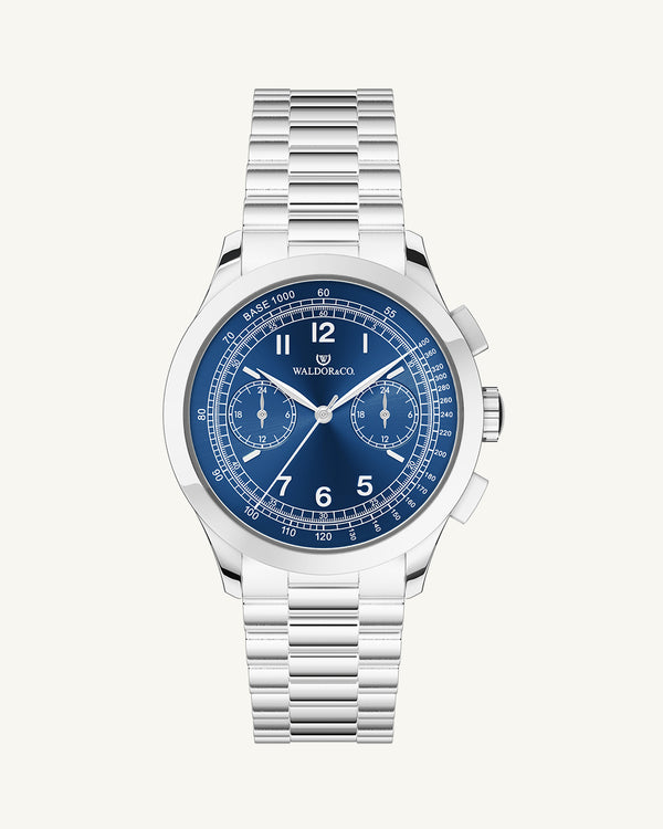 A round mens watch in rhodium-plated silver from Waldor & Co. with blue sunray dial and a second hand. Seiko movement. The model is Chrono 39 Porto Cervo.