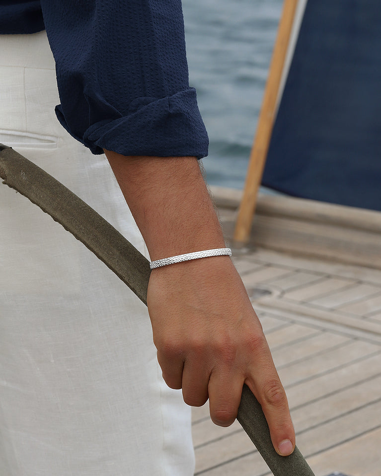  A polished stainless steel bangle in silver from Waldor & Co. One size. The model is Frost Bangle Polished.