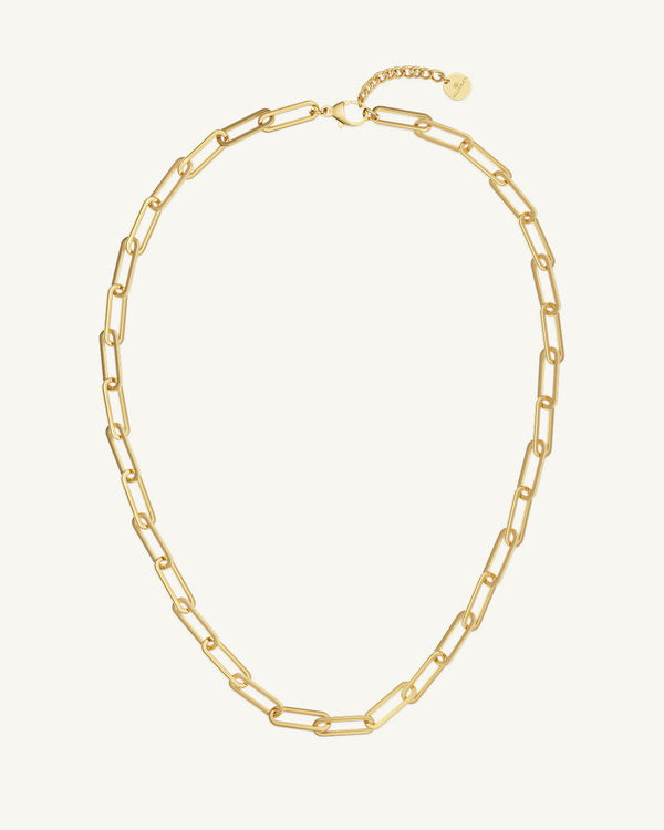 A Chain Necklace in 14k gold-plated from Waldor & Co. The model is Mirihi Chain Polished Gold.