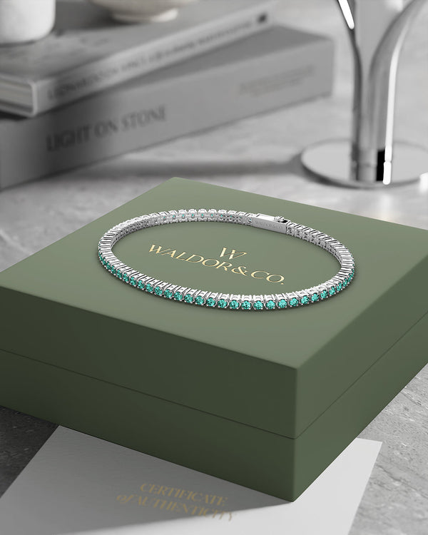 A polished stainless steel chain in silver with turquoise stones from Waldor & Co. The model is Tennis Chain Polished