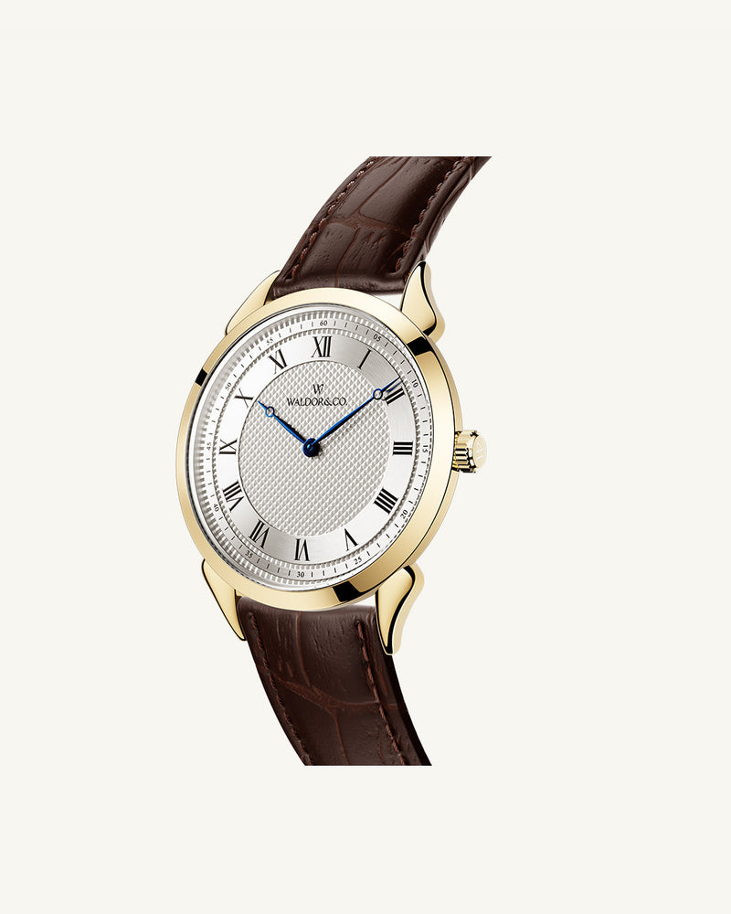 A round watch in gold from Waldor & Co. with white sunray patterned dial. Ronda movement. The model is Original 40 Côte d'Azur 40mm.